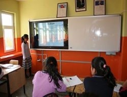 Pasinler Lisesi Akıllı Tahtaya geçti
